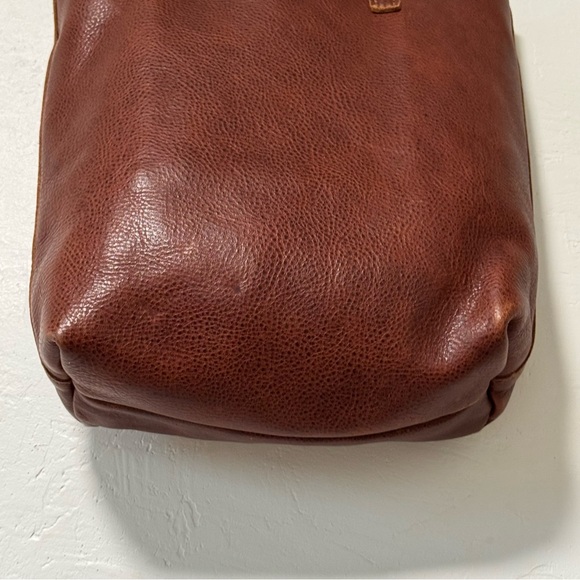 Portland Leather Crossbody Tote Nutmeg - Picture 7 of 12